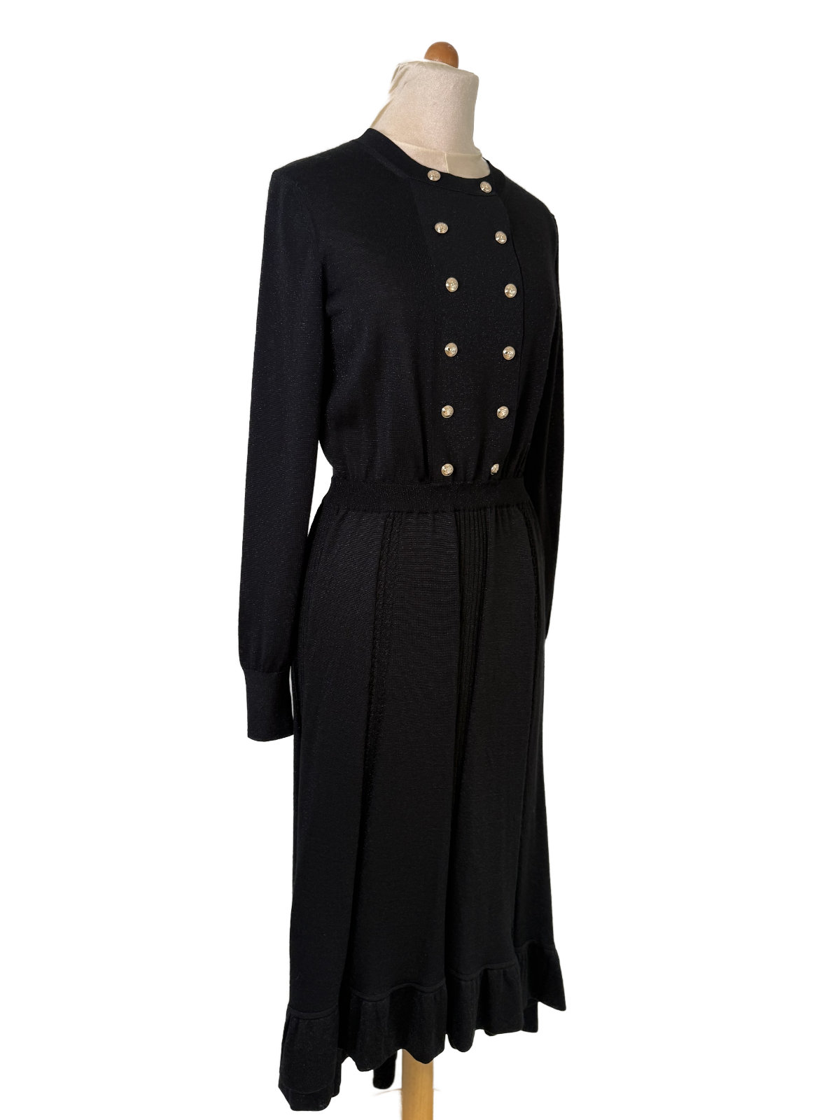 CHANEL Kleid in Schwarz mit asymmetrischem Schnitt und Volant.