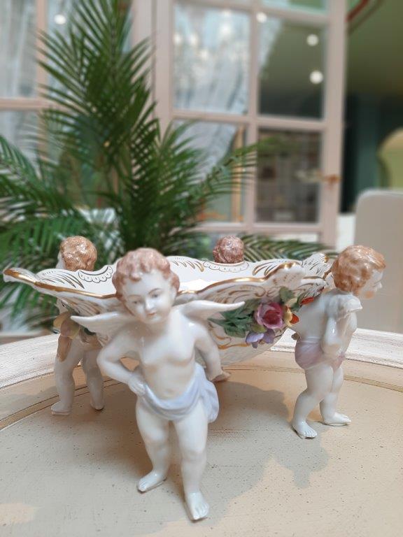 Dresdner Porzellan Schale getragen von Engeln