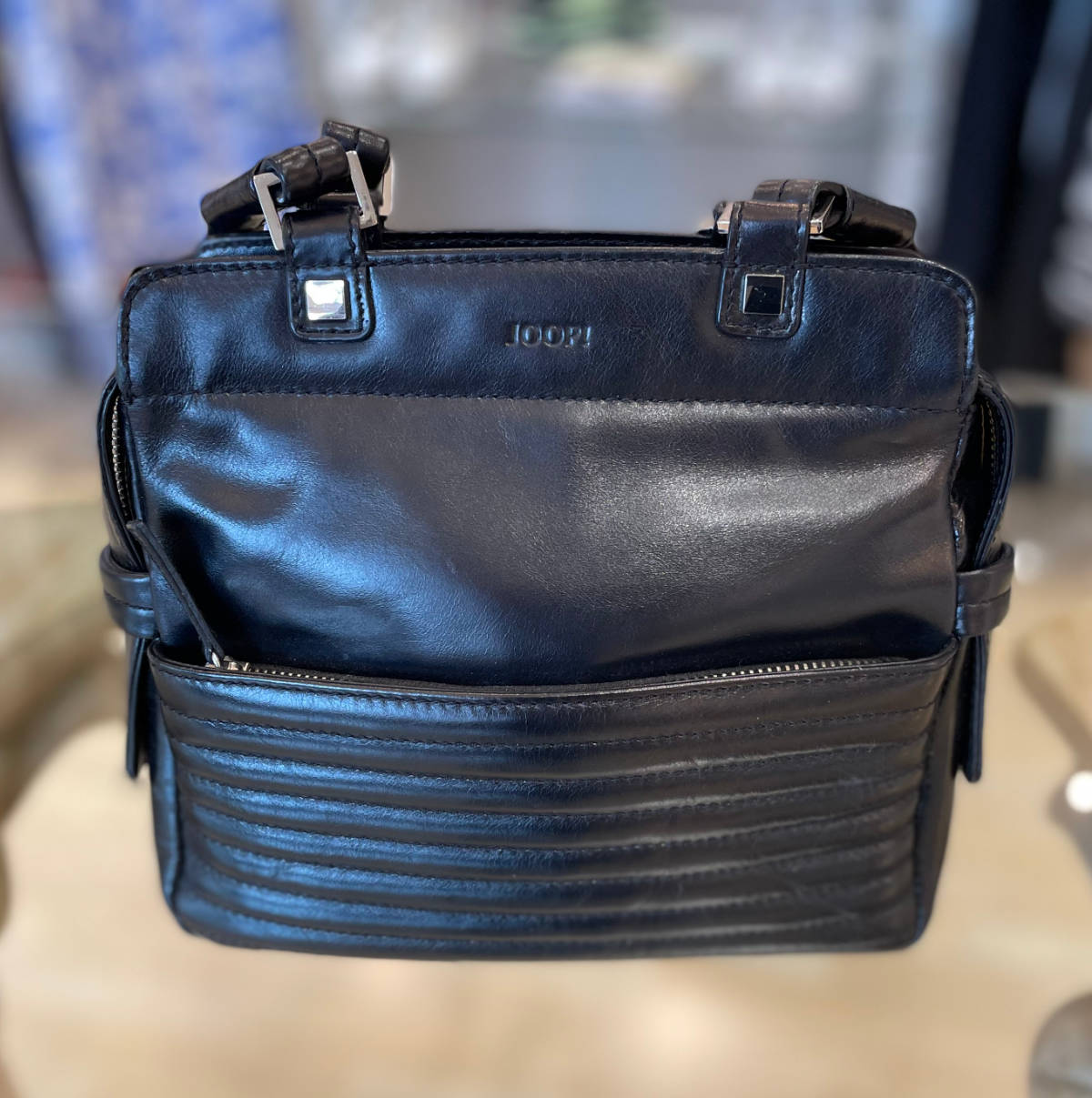 Joop Handtasche, schwarz. aus Leder, für Damen, gebraucht wie neu, Frontalansicht.