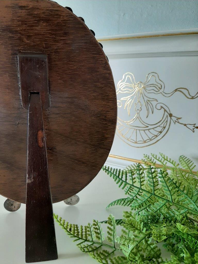 Rückseite des Spiegels aus Holz
