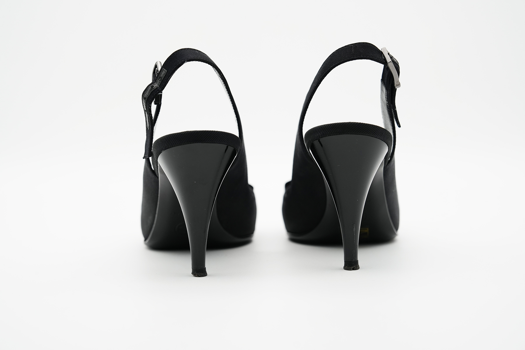 Schwarze Chanel Riemchenpumps mit Absatz und Fersenriemen, Rückansicht