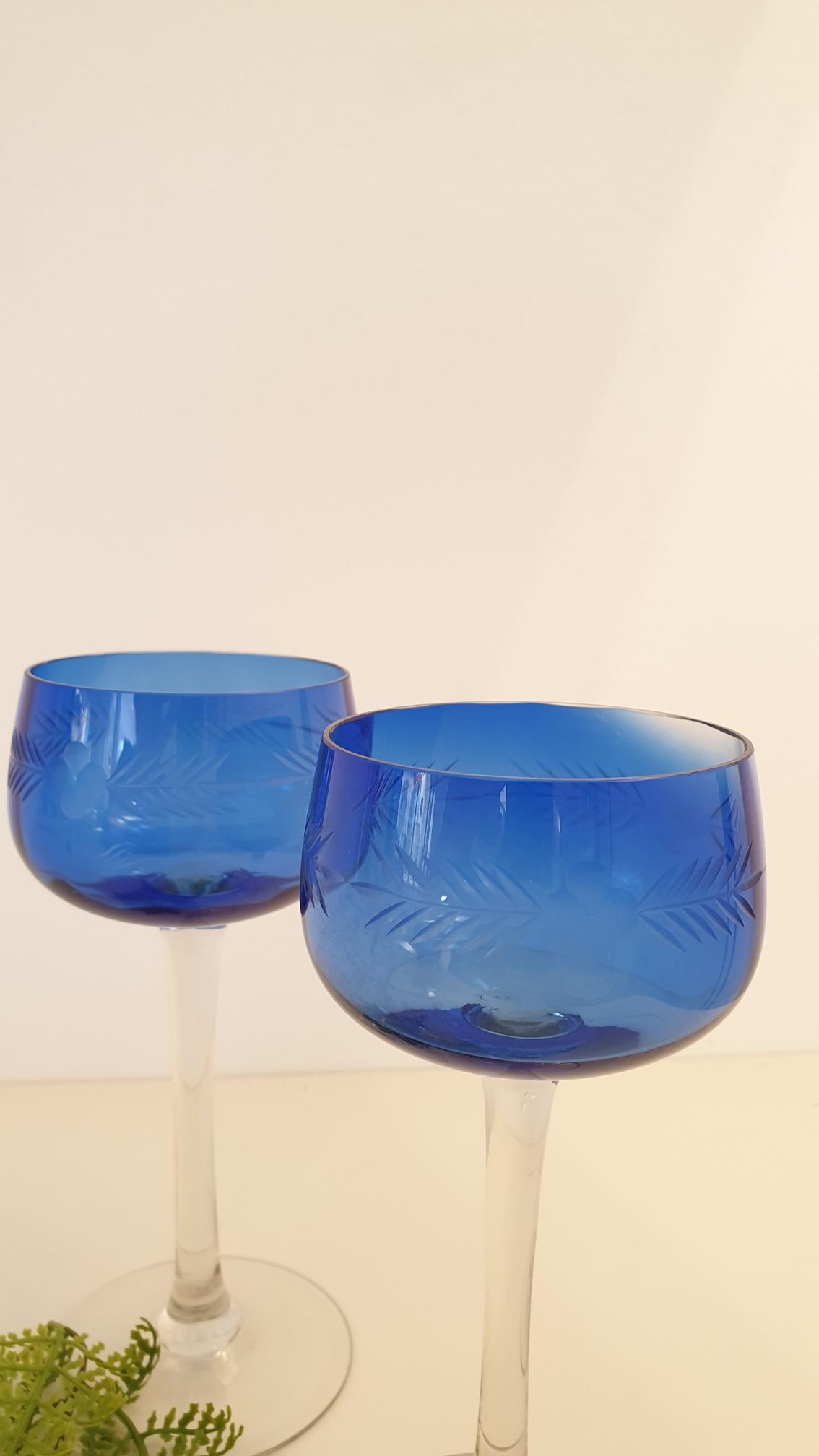 Antike Kristallgläser blau, 2er Set, Kelch Nahaufnahme