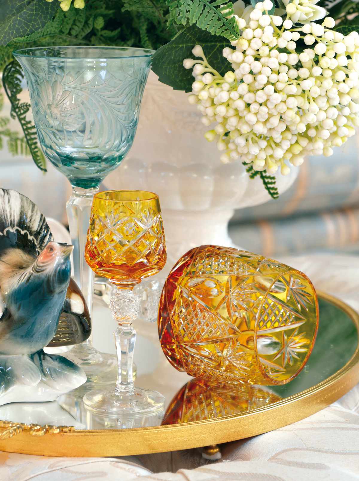 Weißweinglas, in türkis, aus Kristall, handgeschliffen, Einzelstück, Frontalansicht.