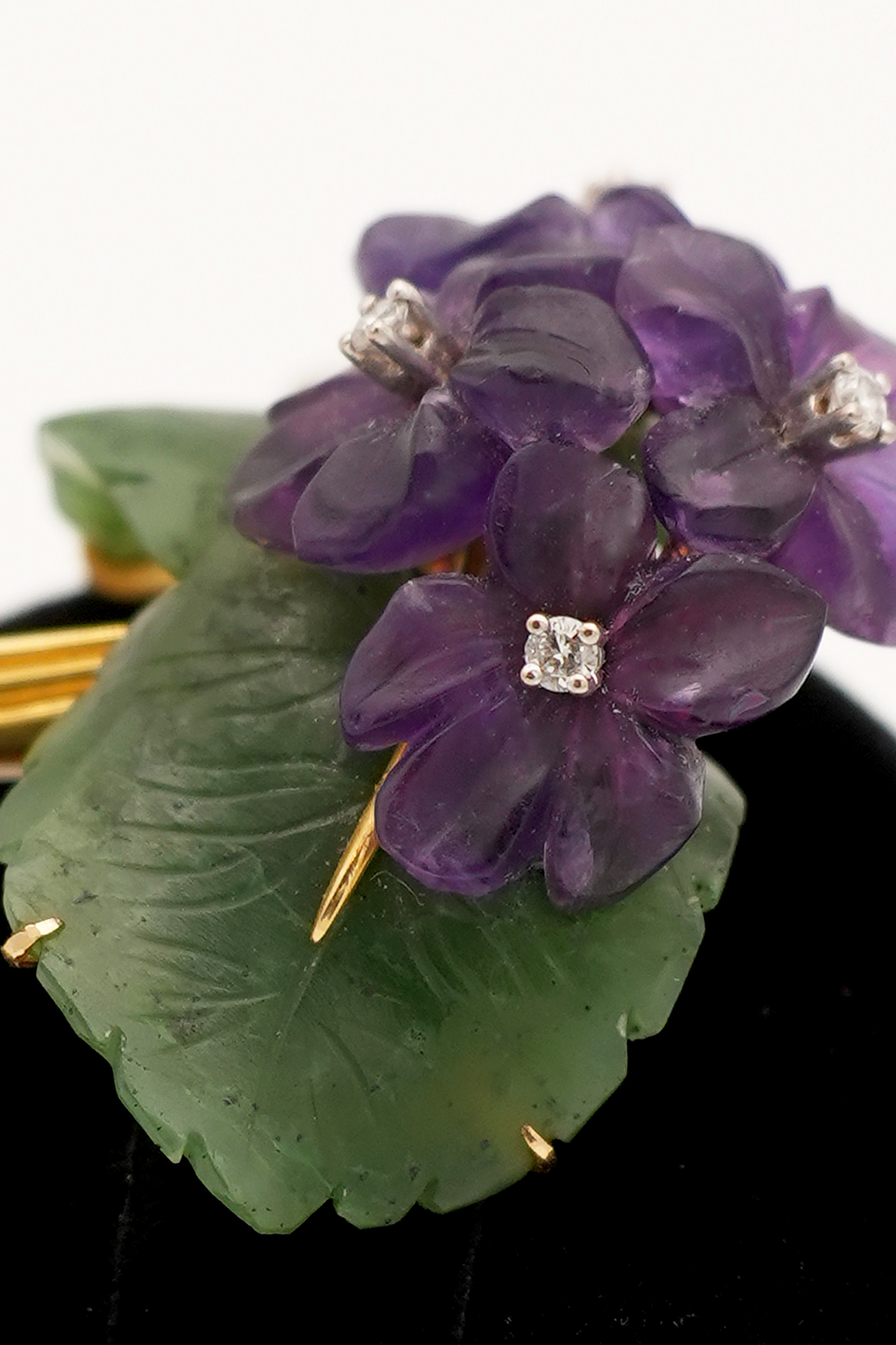 Blumen Brosche mit 750er Gold und kleinen Diamanten – Sehr gut erhalten