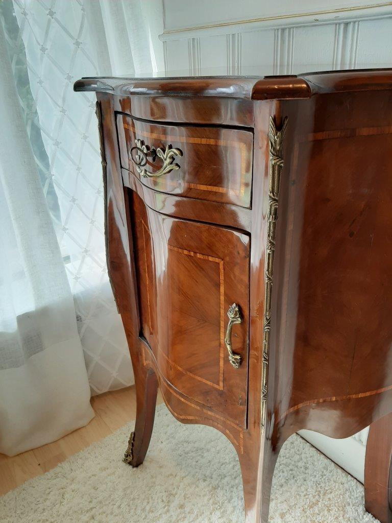 Paar Barock Kommoden Nachtkommoden Ein Paar Barock Kommoden aus Frankreich antik