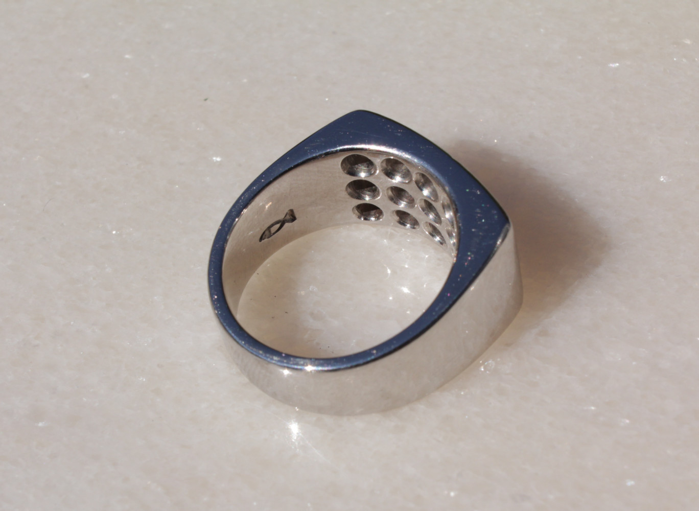 Ring aus 750er Weißgold, mit Brillanten in 3 Reihen angelegt, Stempel 2.