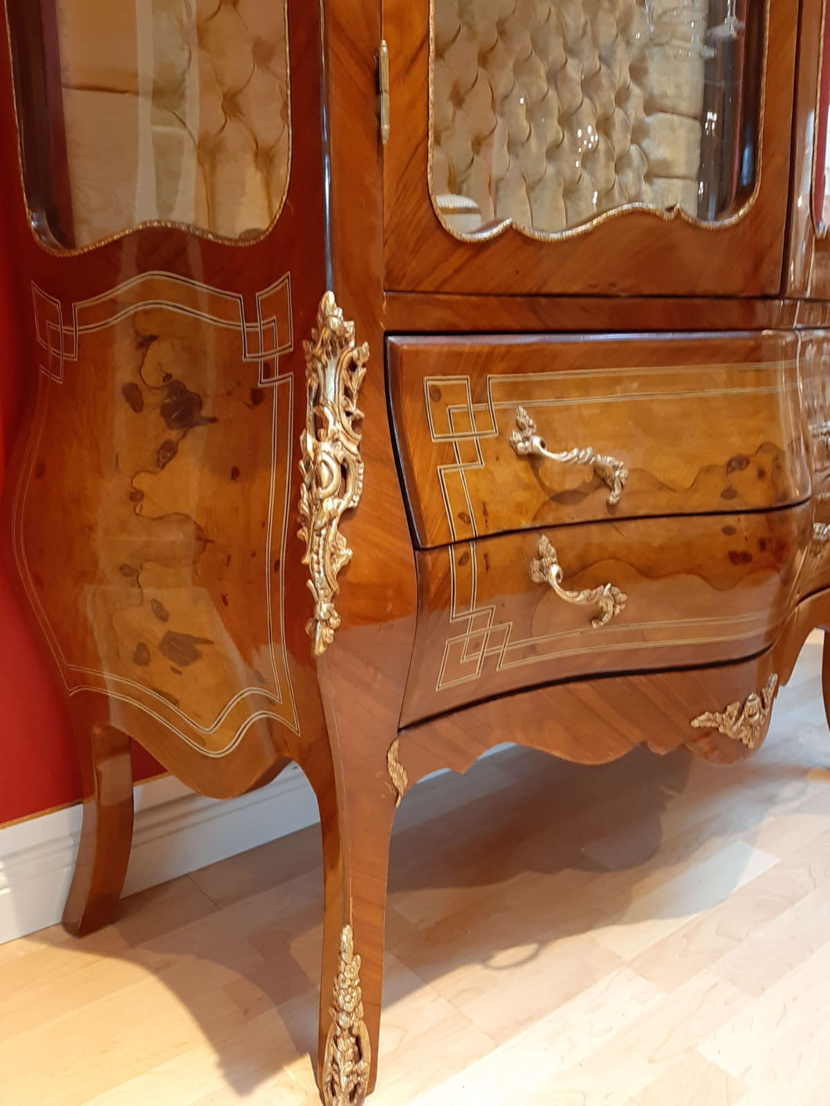 Nahaufnahme vom unteren Bereich und Bein rechts