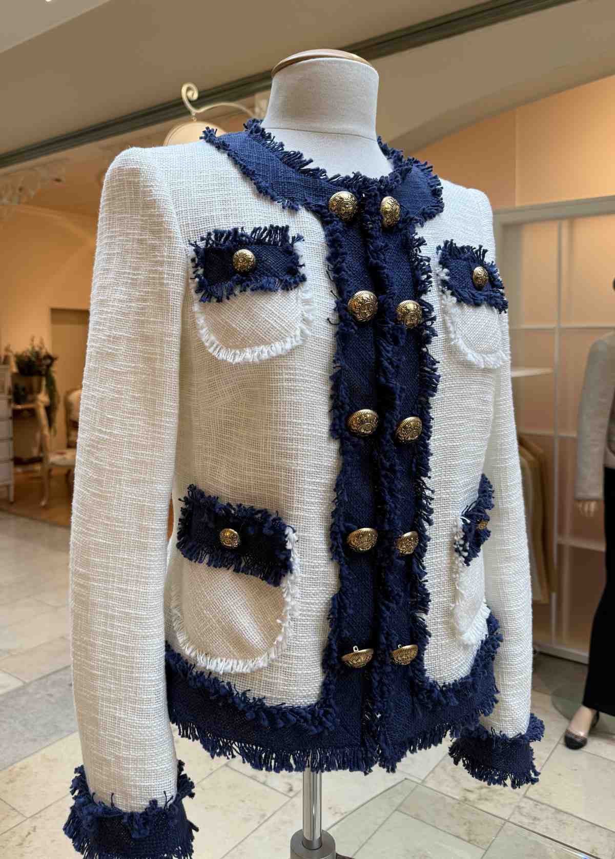 maison common Blazer Damen in Weiß und Blau in Größe 38