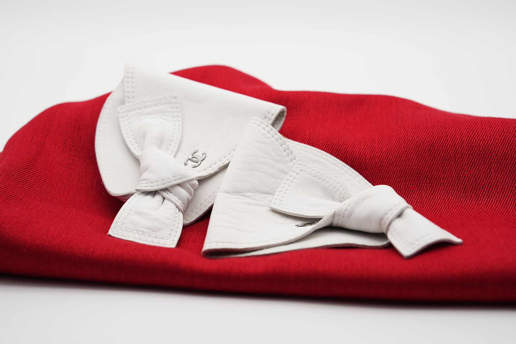 CHANEL - Halbfingerhandschuhe mit Schleife aus Leder - weiß - Gr. XS/S - Vintage 