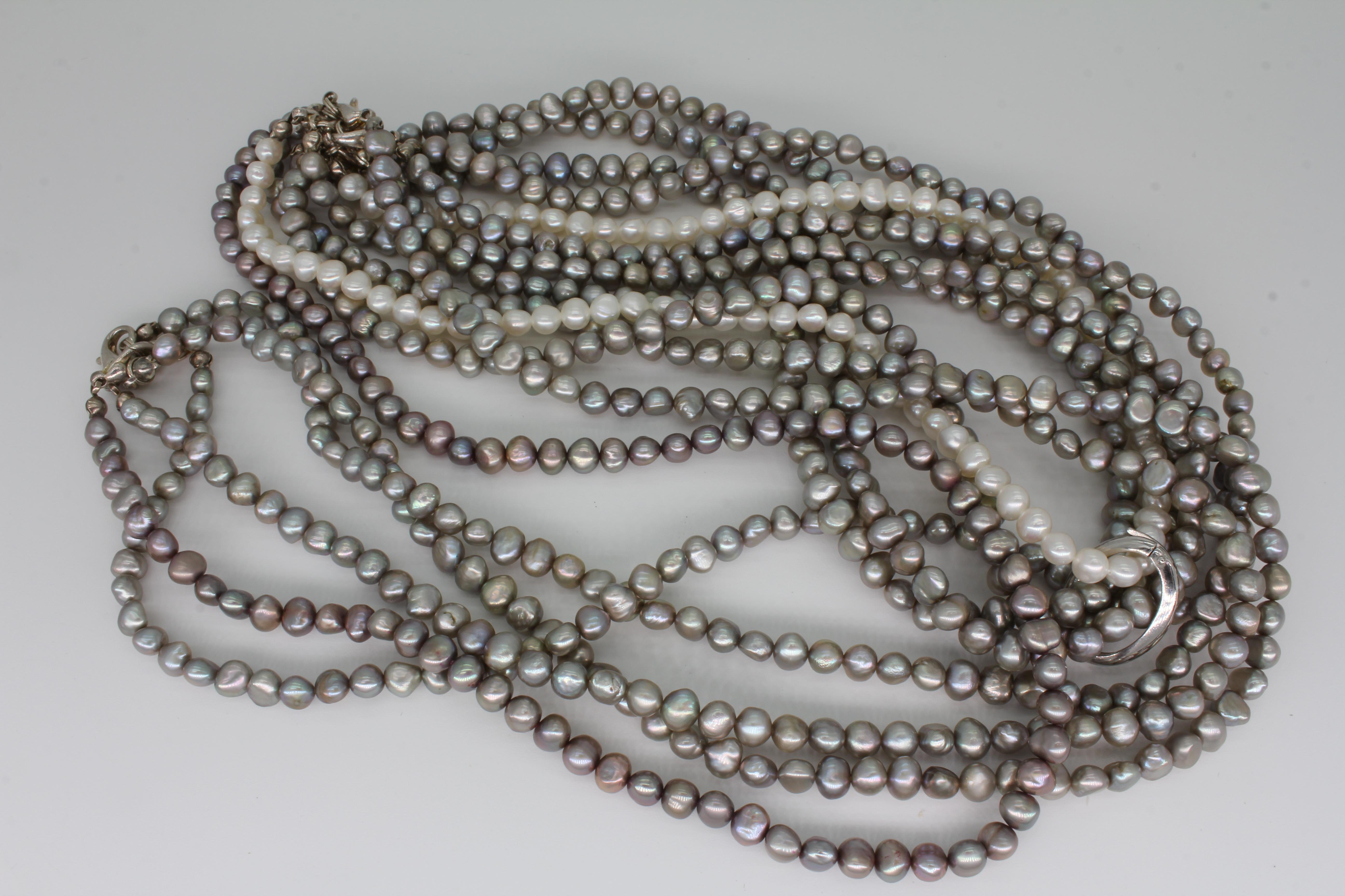 Neun Süßwasser Perlenketten zusammengelegt