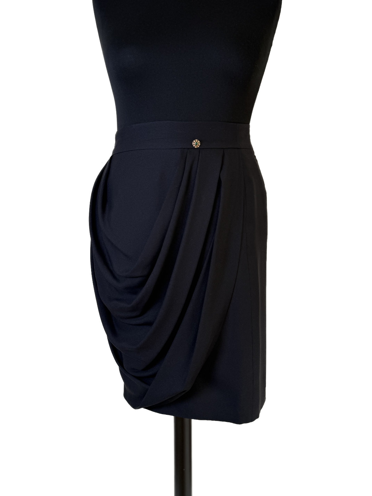 Chanel Seidenrock in Schwarz mit drapiertem Faltenwurf vorne.