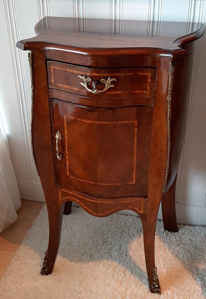 Mahagoni Nachtkästchen antik Frankreich Paar antike Barockkommoden aus Frankreich aus Mahagoni gefertigt