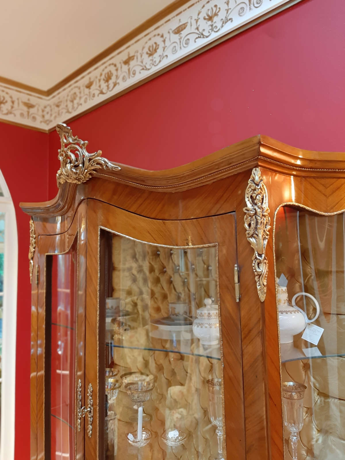 Vitrine schräg von oben fotografiert