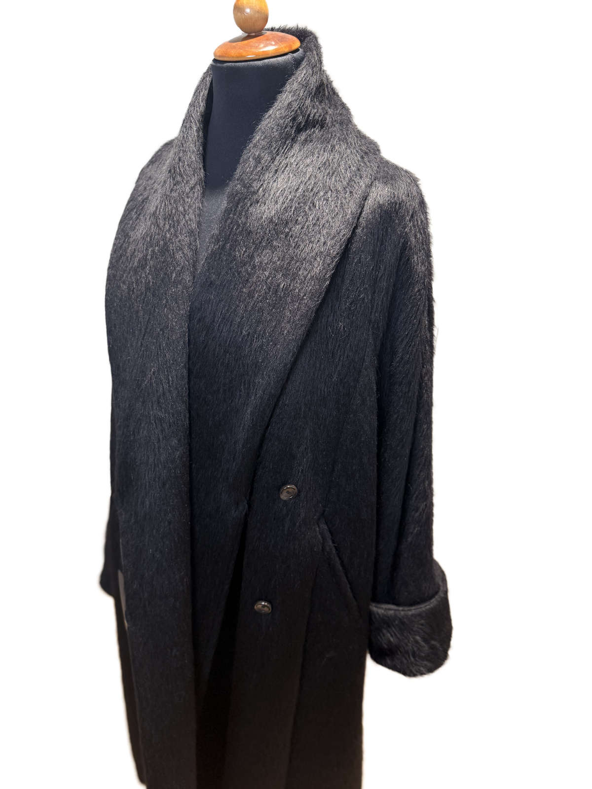 Marina Rinaldi Mantel auf Schneiderpuppe – eleganter Plus-Size Wintermantel in schwarz.