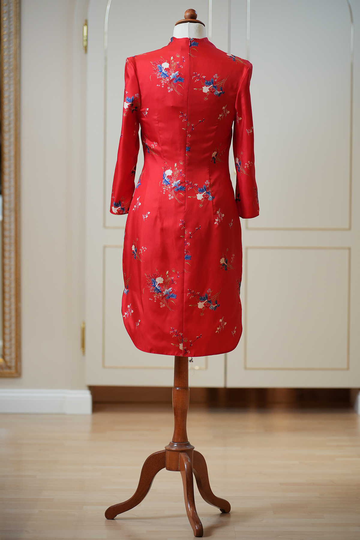 Atelier Beaumont Kleid rot mit Blumen, Rückansicht