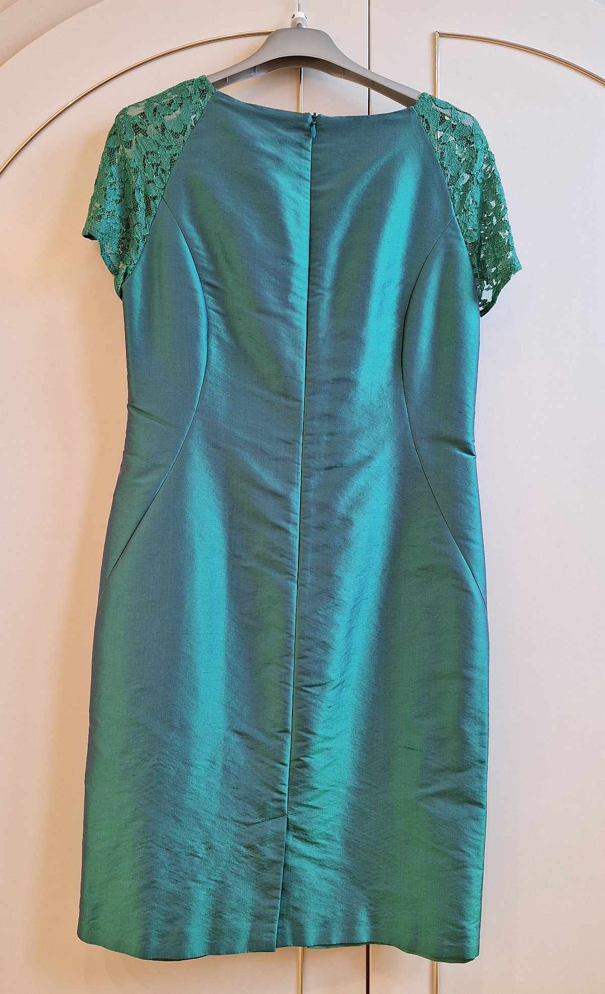 Patrizia Dini Kleid, in grün, Größe 38, aus Seide mit Spitzeneinsatz, von hinten.