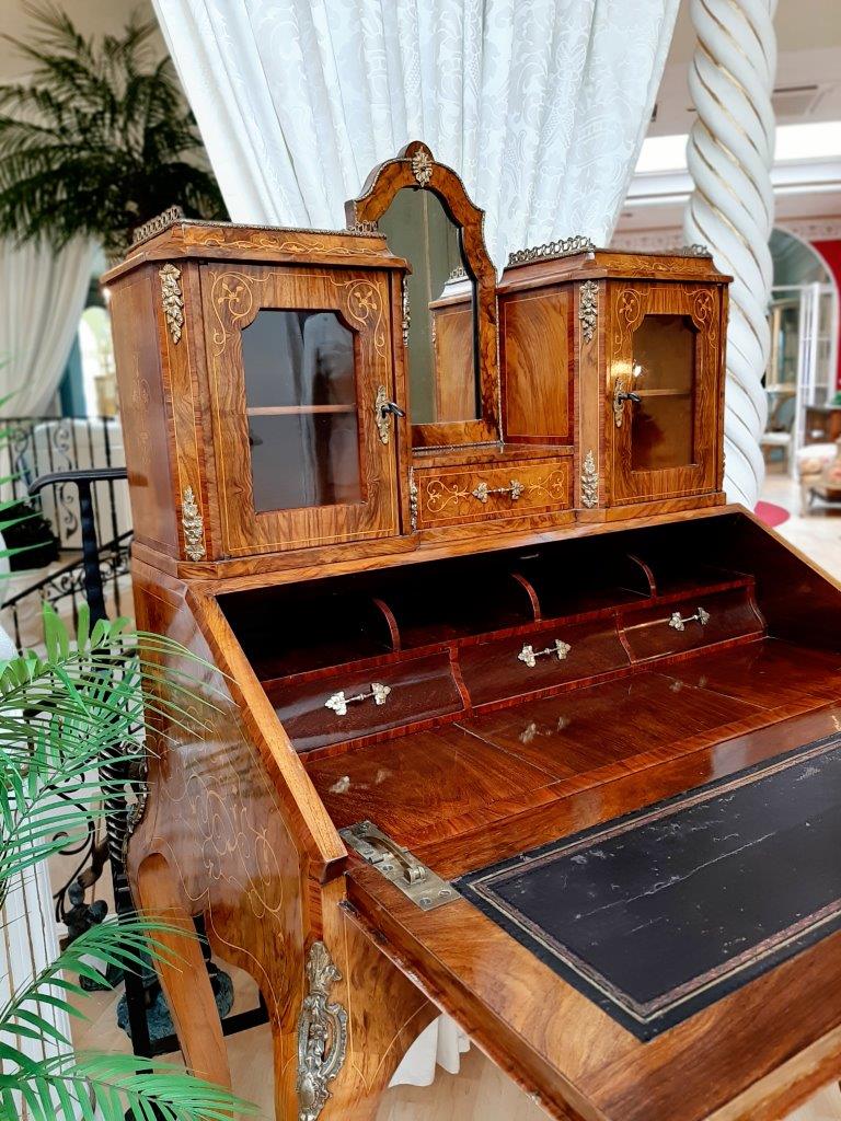 geöffnet Aufsatzsekretär antik Nussbaum Rosenholz antiker Sekretär mit Nussbaum Wurzelholf gearbeitet geöffnet