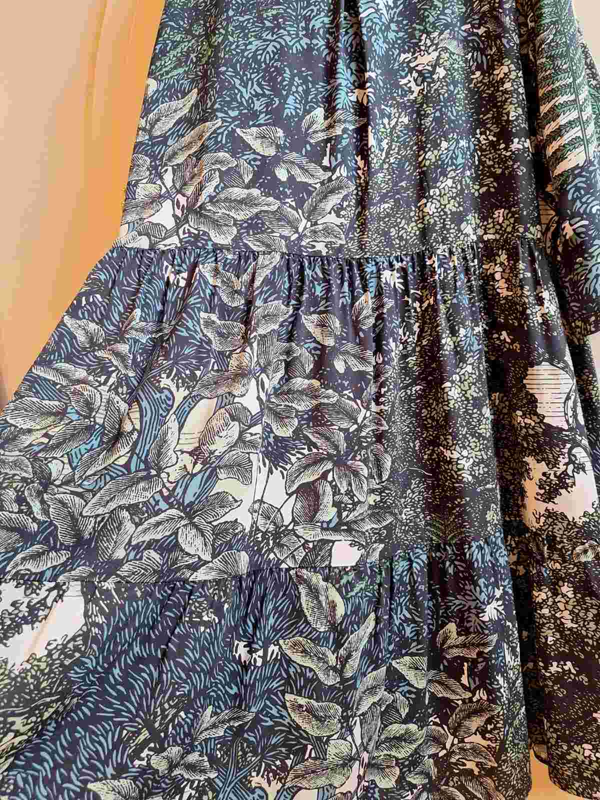 Peter Hahn Kleid, florales Motiv, Größe 46, aus Viskose, mit Einstecktaschen, Secondhand aber neu, Muster.