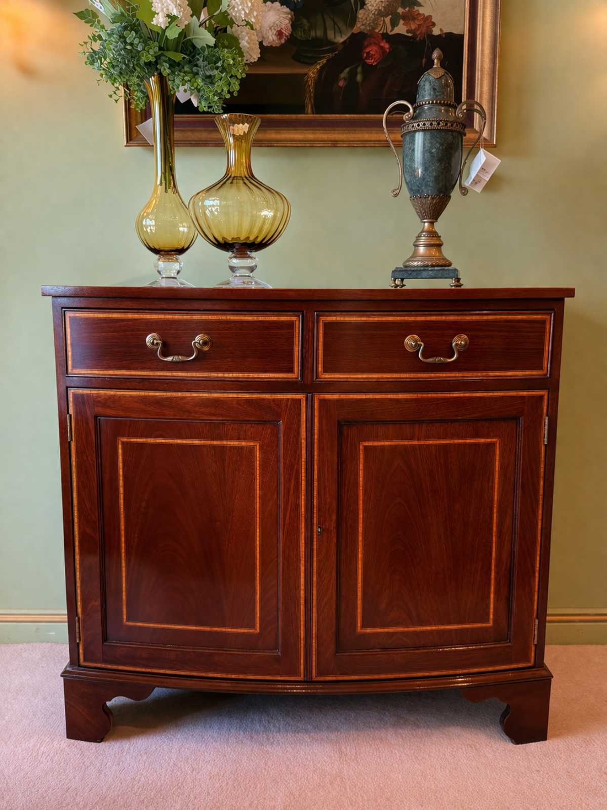 Mahagoni Kommode Violet im englischen Stil mit feiner Bandintarsie Phönix Schöner Leben.