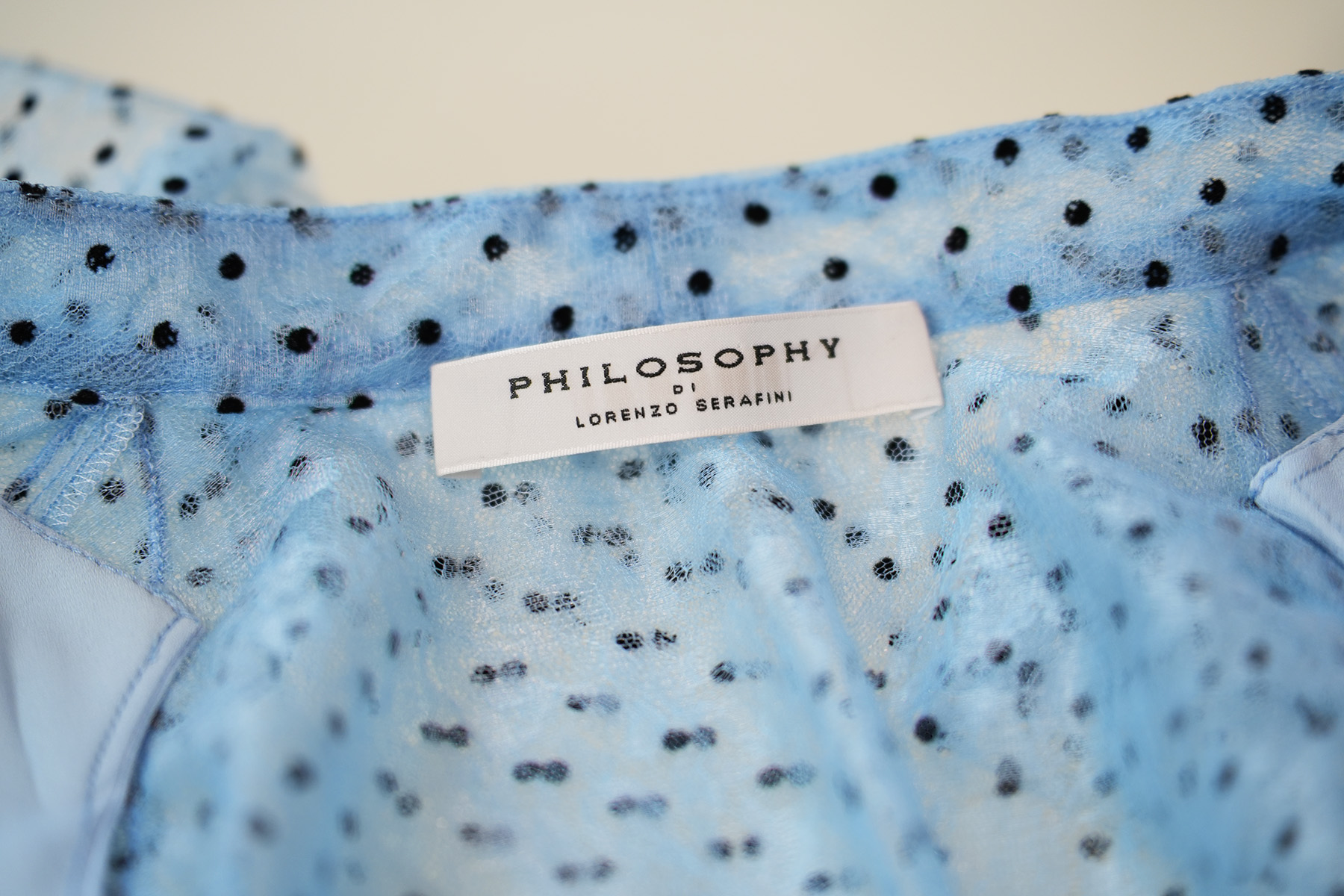 Philosophy di Lorenzo Serafini  - Bluse – hellblau mit Punkten -  Gr. 38 – neuwertig