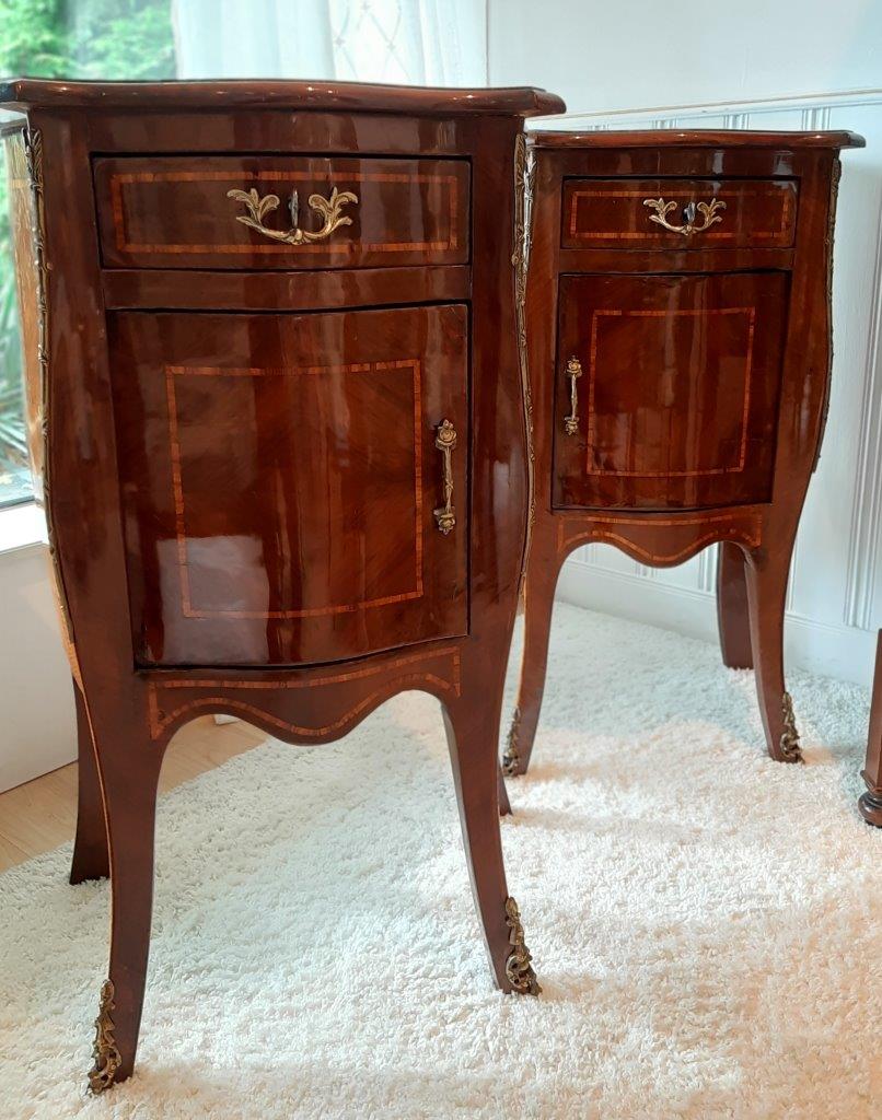 Paar Barockkommoden Frankreich Nachtkommoden antik Ein Paar Nachtkommoden aus Frankreich antik aus Mahagoni