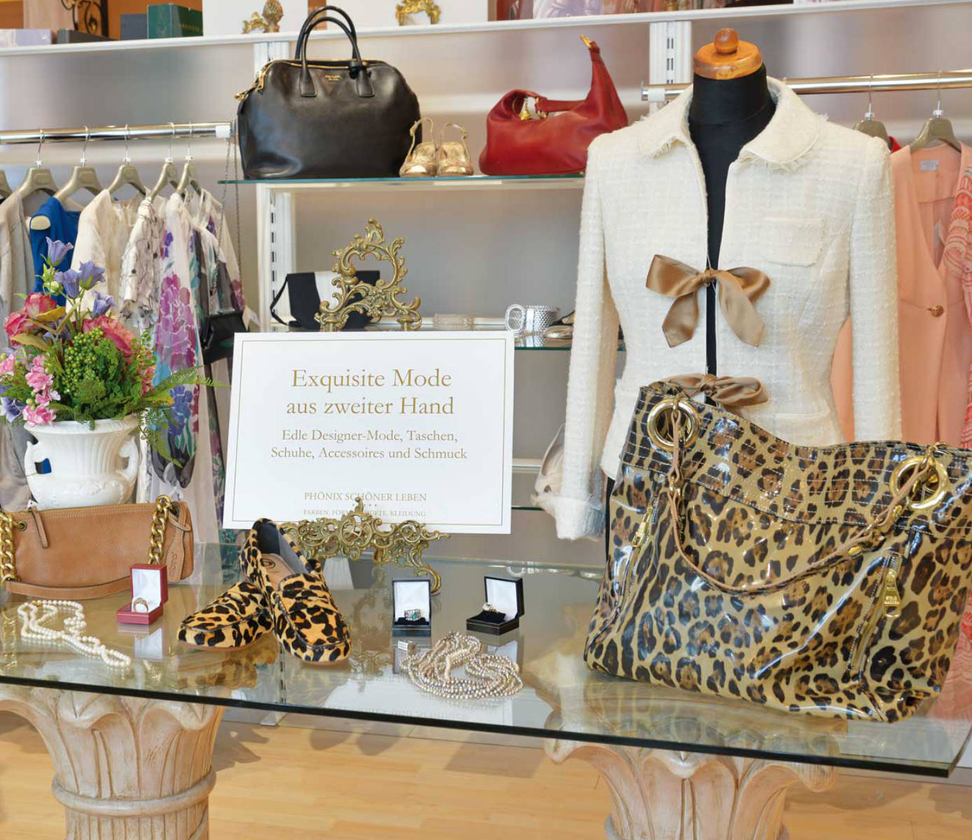 Secondhand Modeboutique Unikate hochwertig Designerware Phönix Schöner Kleiden Secondhand Modeboutique mit Unikaten, hochwertiger Designerware bei Phönix Schöner Kleiden.