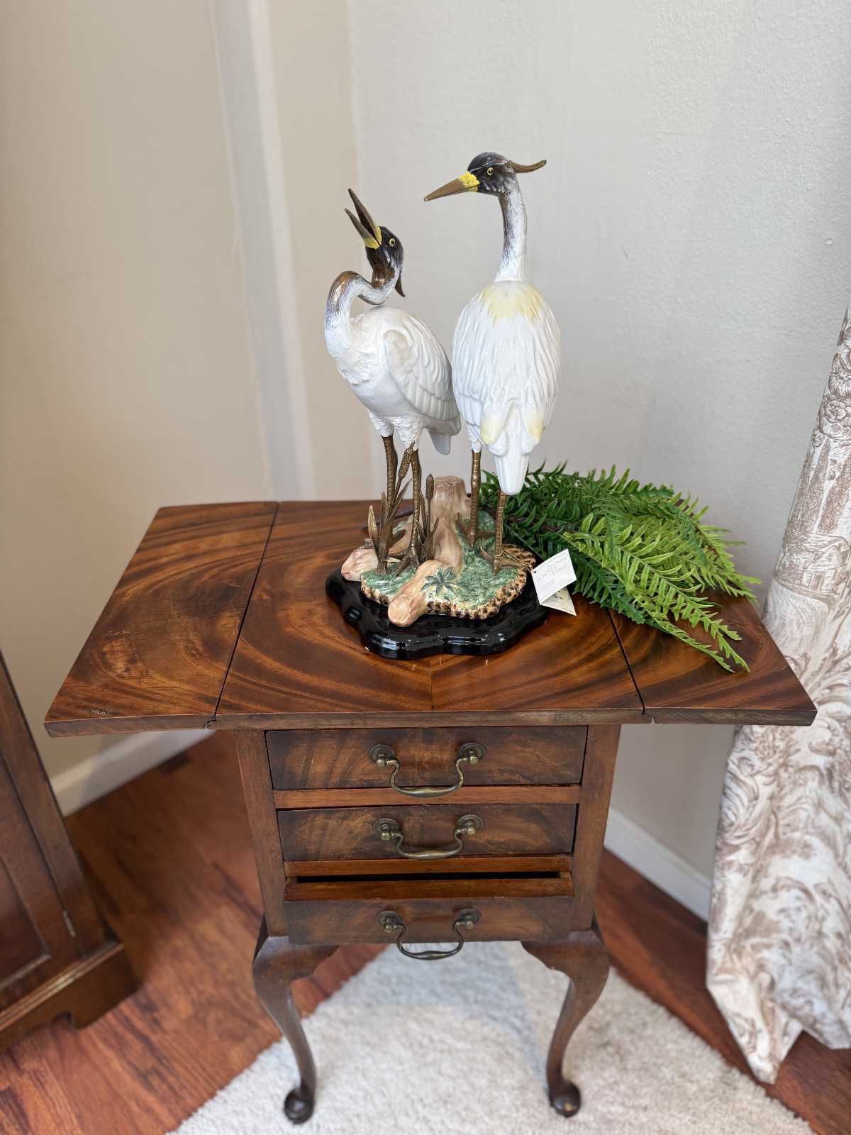 Elliot englische Kommode Mahagoni Beistelltisch mit Klappseiten Draufsicht.