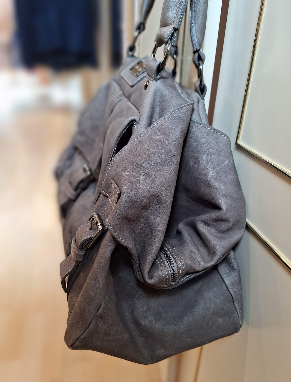 Marccain Tasche in grau,  aus Leder, auch Shopper genannt, für Damen, seitlich.