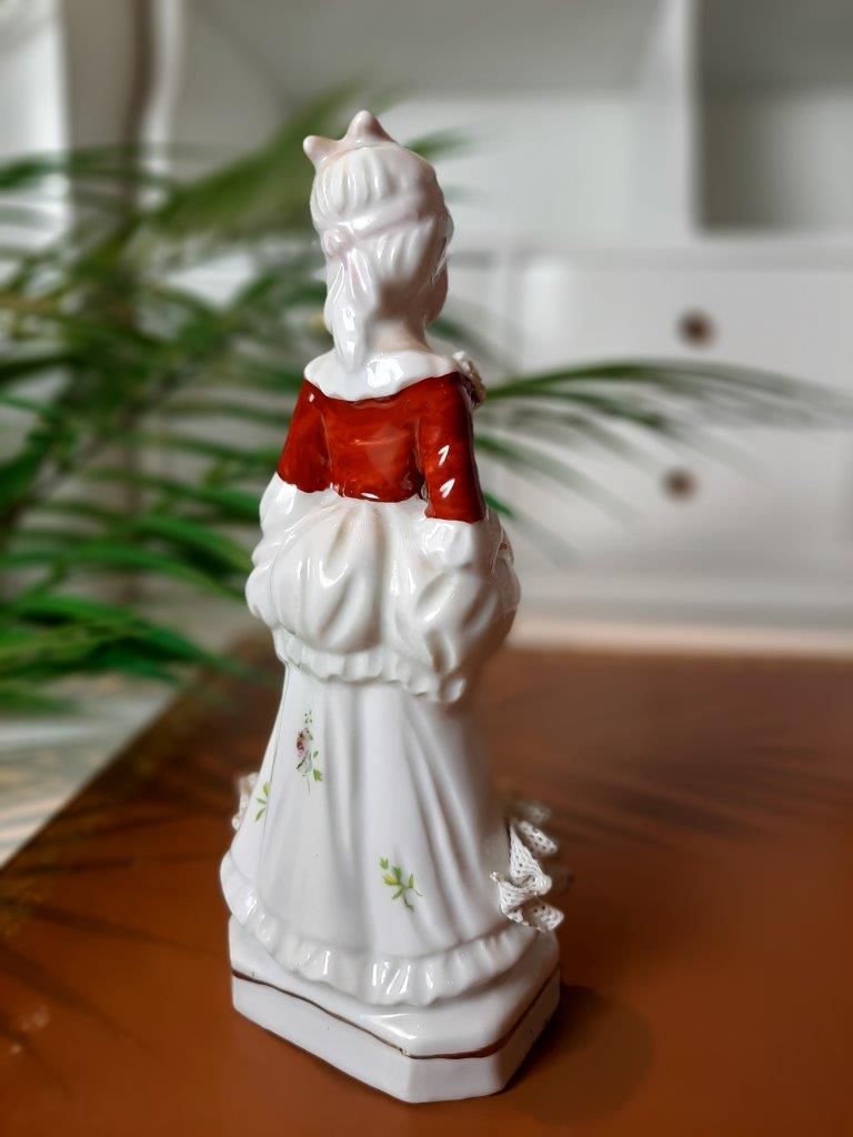 Barocke Porzellanfigur einer Dame, Rückansicht