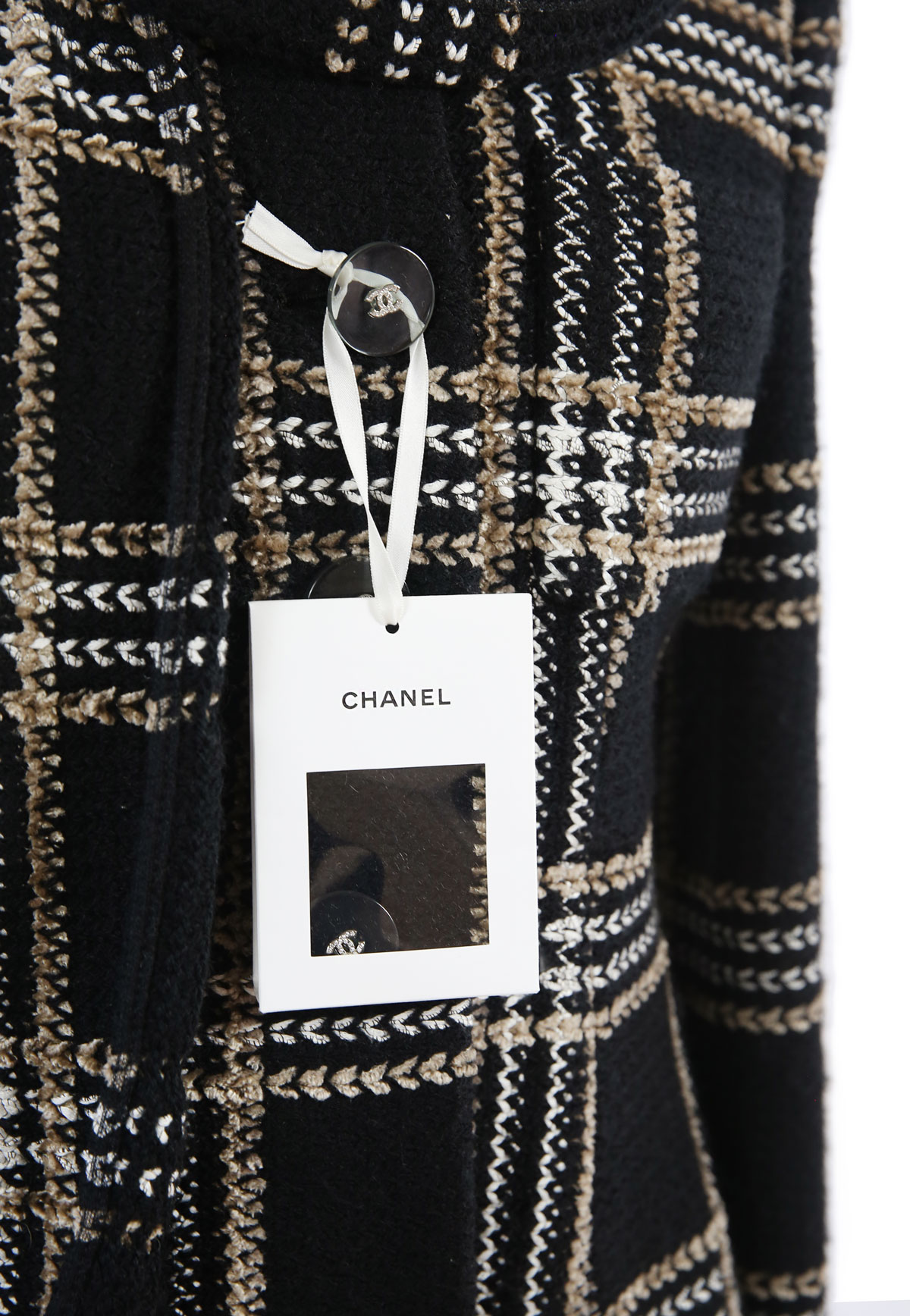 Chanel Jacke im Second Hand Shop, Ersatzknopf