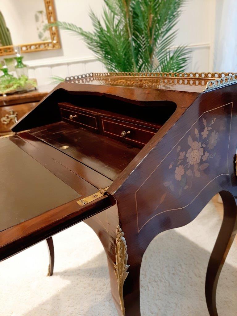 antiker Sekretär geöffnet Frankreich antiker Sekretär aus Frankreich, Schreibklappe geöffnet