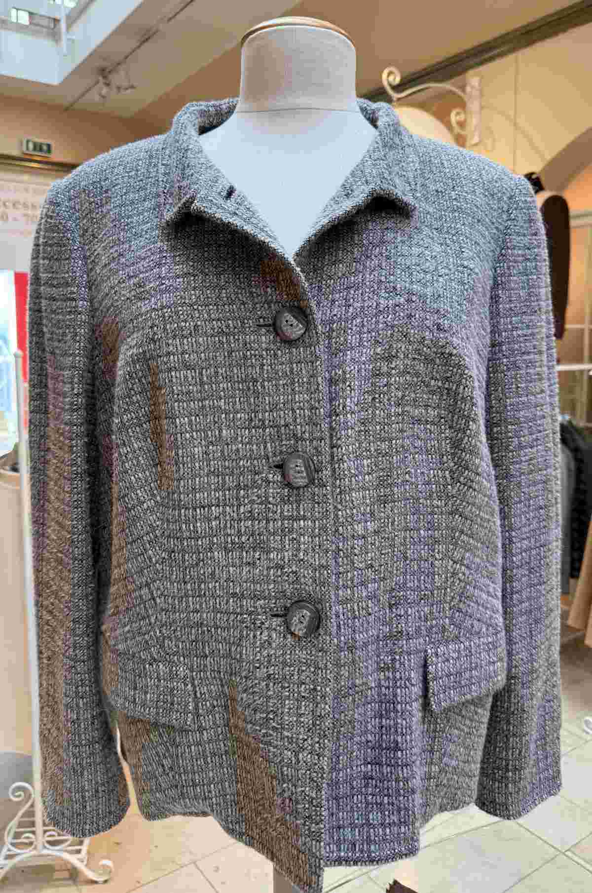 Gabriella Design Blazer in grau, in Größe 44 vorne.