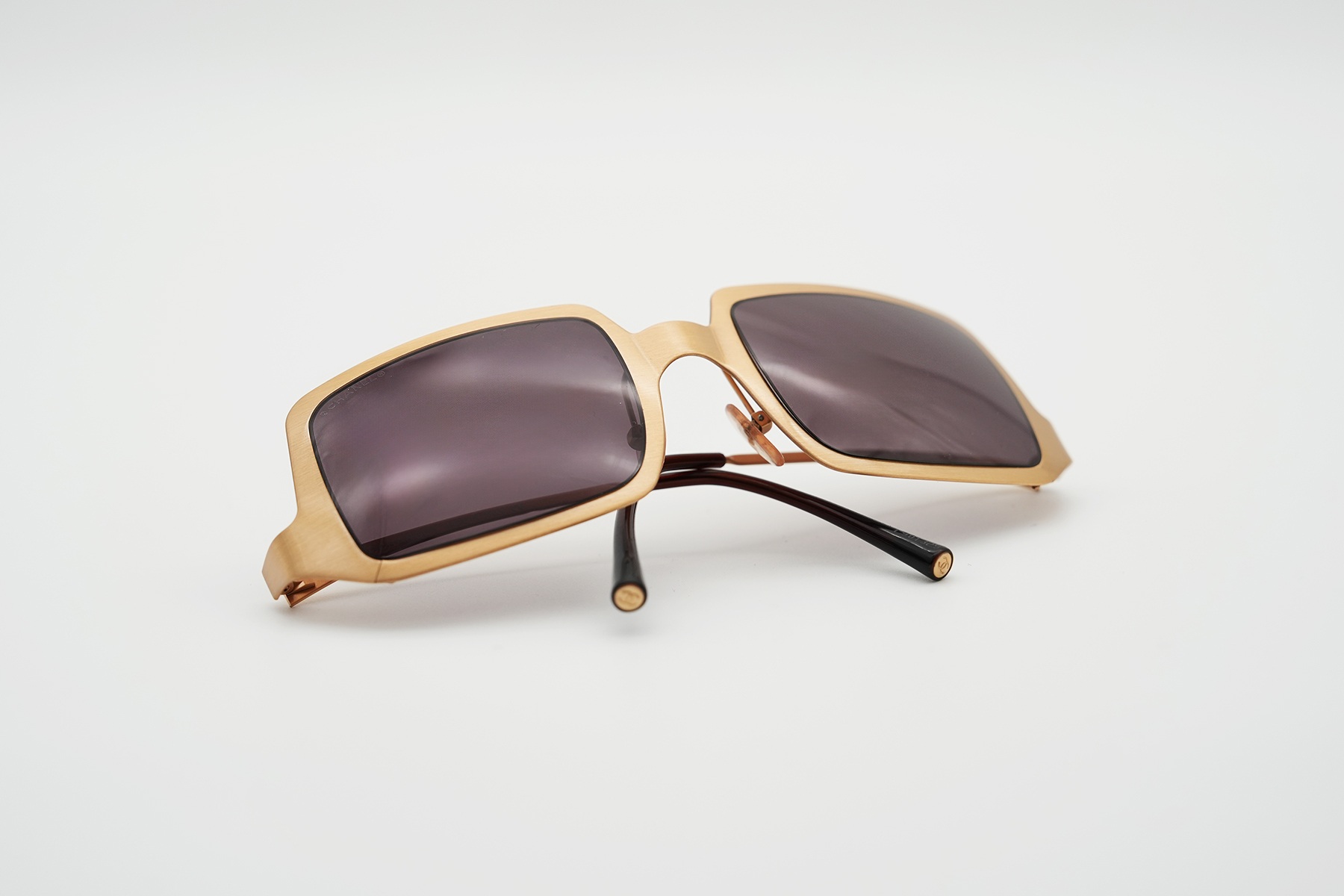 CHANEL - Sonnenbrille - gold/bronze + braungetönte Gläser – Vintage