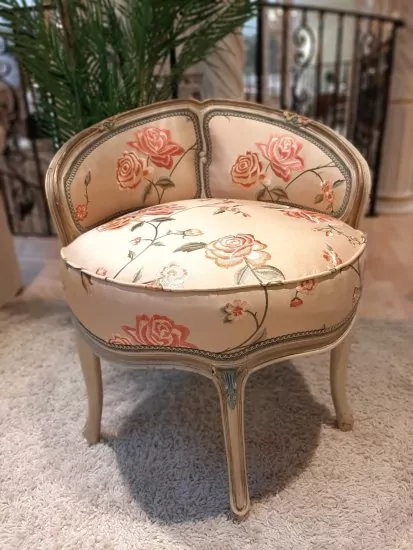 antiquitaet-neu-gepolstert