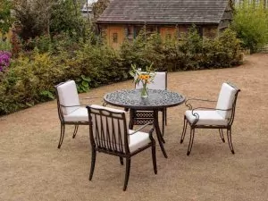 gartenmoebel-oxleys-esstisch-stuehle-scroll-mattschwarz-2